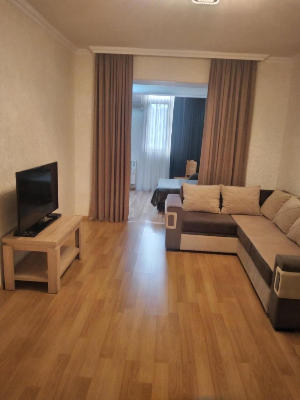 Izi'S Cozy Apartment 库塔伊西 外观 照片