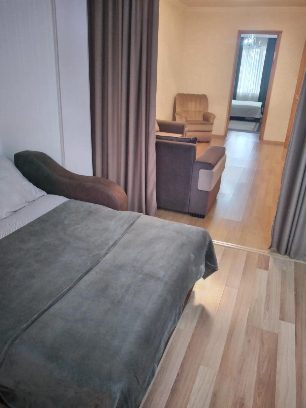 Izi'S Cozy Apartment 库塔伊西 外观 照片